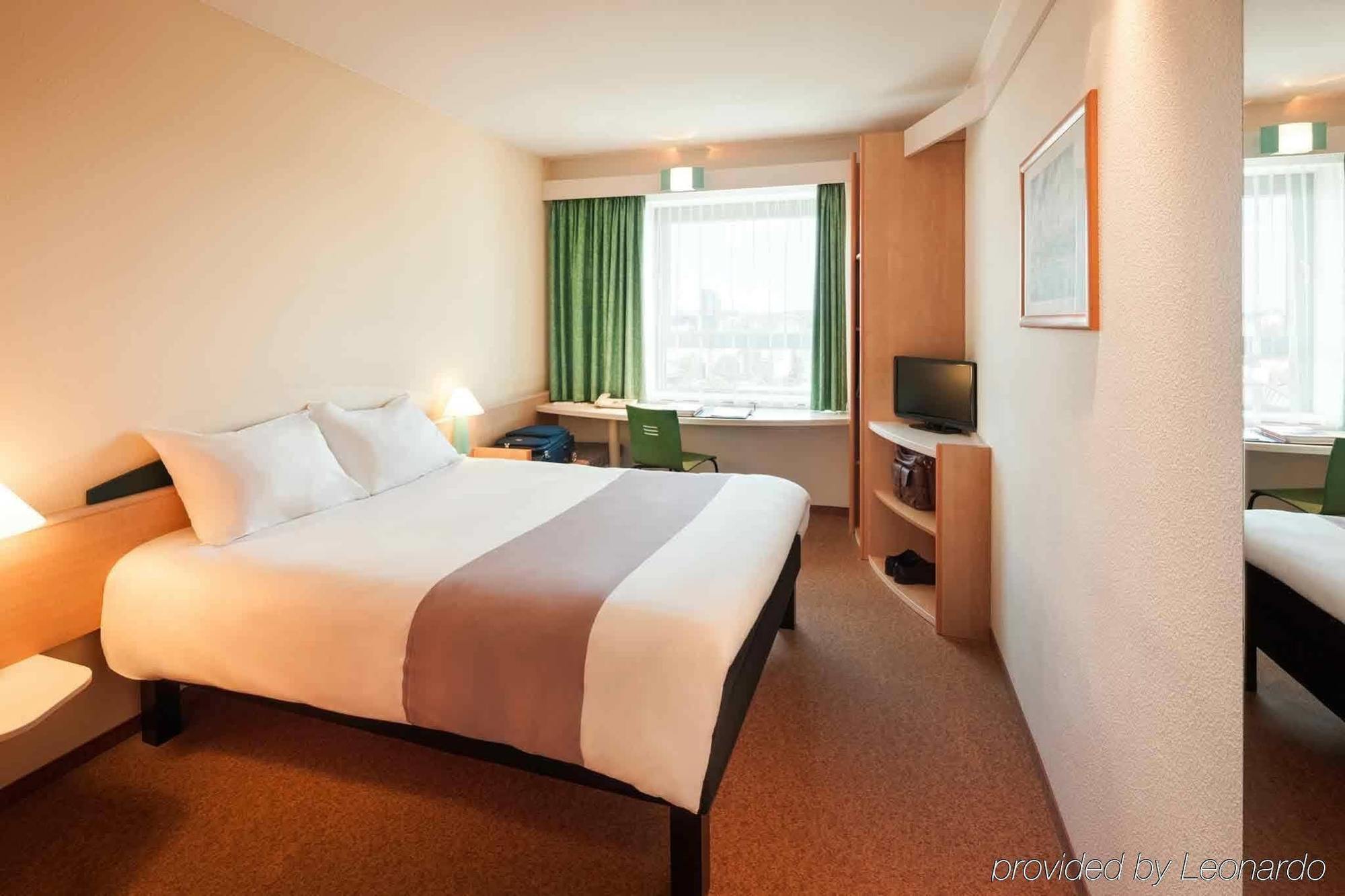 ibis Hotel Berlin Spandau Buitenkant foto